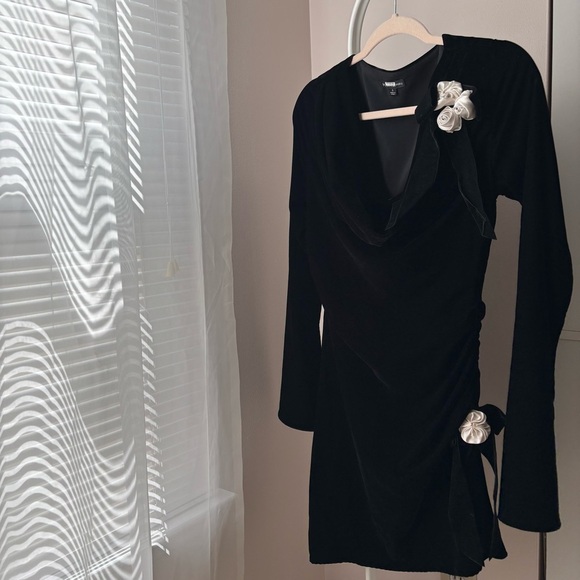 For Love & Lemons Black Velvet Mini Dress Size S - Tamera Cowl Neck Bell Sleeve - Picture 6 of 7
